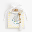 Bracelet blanc avec pompon et carte de visite personnalisée pour baptêmes