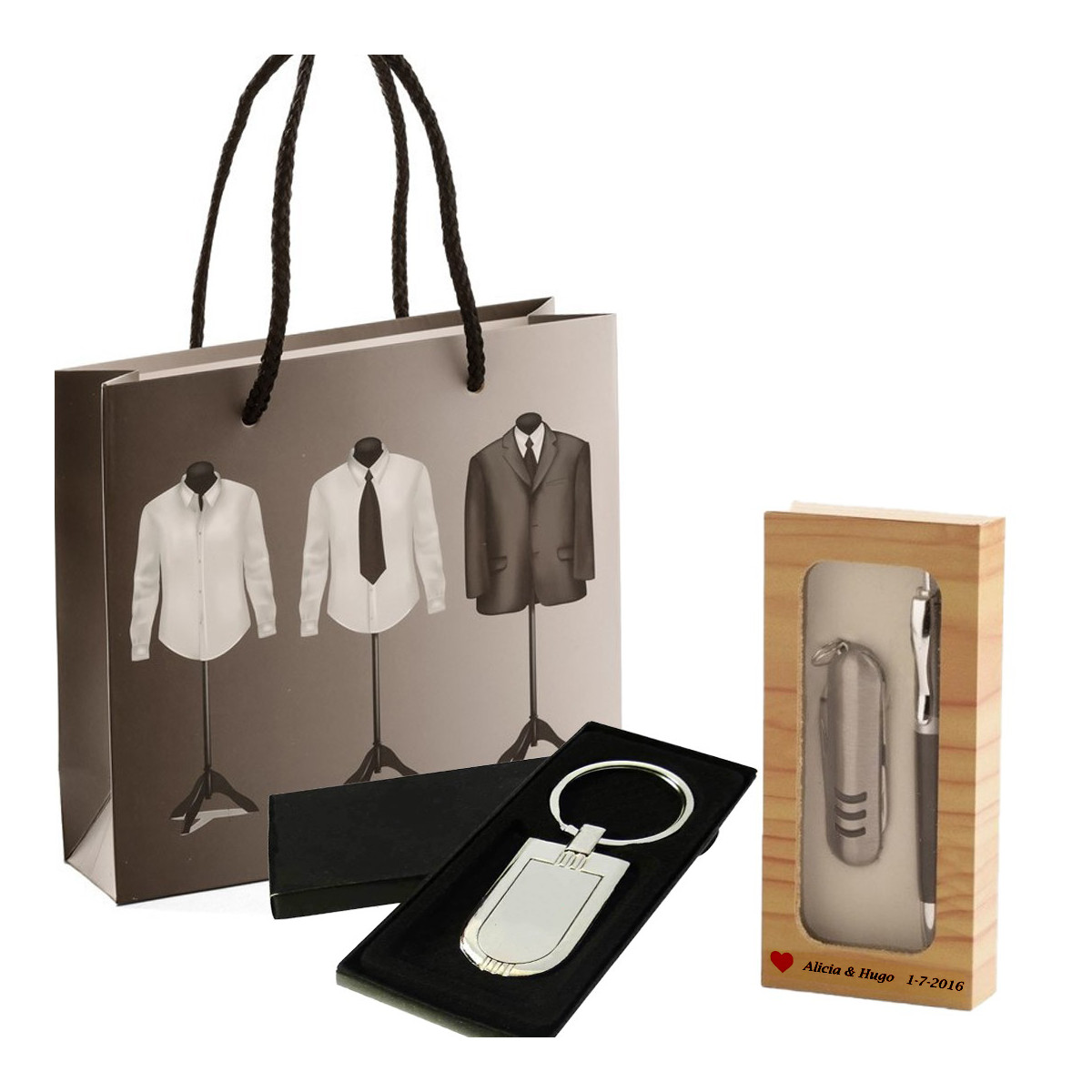 Porte-clé personnalisé avec le nom des mariés et set de stylo avec couteau présenté dans un sac de mariage.