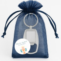Ouverture de porte-clés personnalisée pour une communion dans un sac en organza