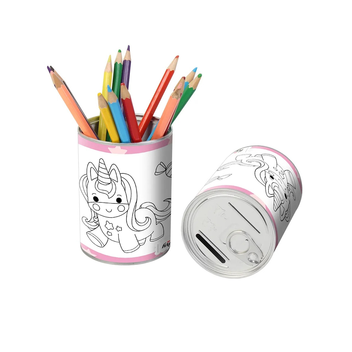 Tirelire et crayon de couleur en modèles assortis