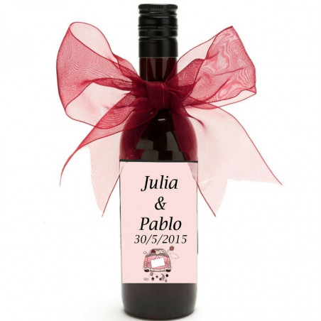 Bouteille de vin rouge pour des détails de mariage personnalisés