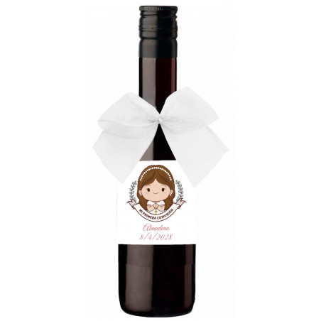 Bouteille de vin personnalisée pour un détail de communion avec un nœud décoratif