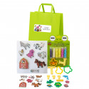 Pâte à modeler colorée avec des outils et des autocollants dans un sac avec adhésif d'anniversaire de Pocoyó