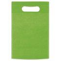 Porte-clés et autocollants de football dans un sac vert personnalisé avec un autocollant communion enfant