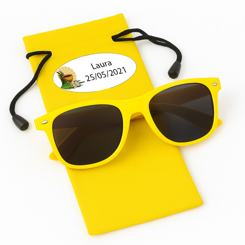 Lunettes de soleil unisexes dans une housse jaune et autocollant de communion personnalisé