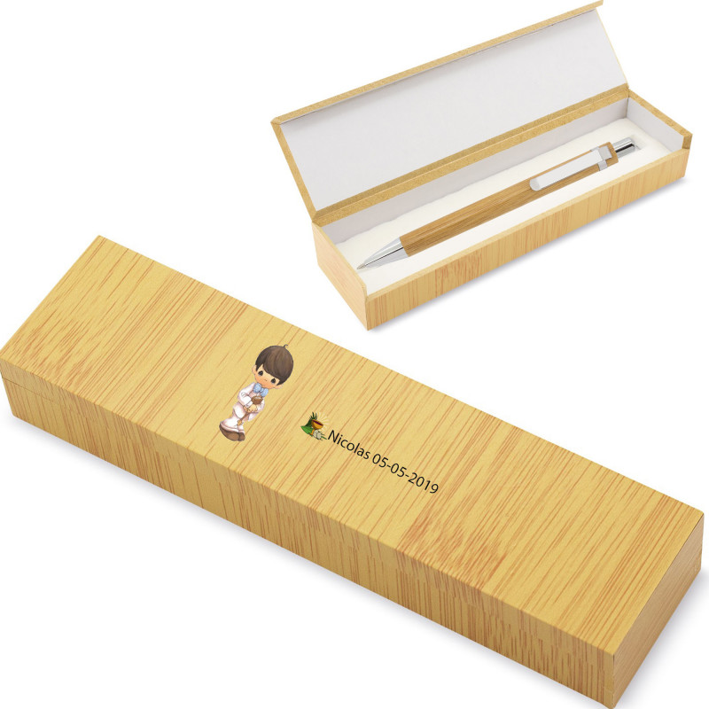 Stylo en bambou dans une boîte personnalisée pour communion