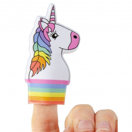 Marionnette de doigt licorne comme détail pour invités filles