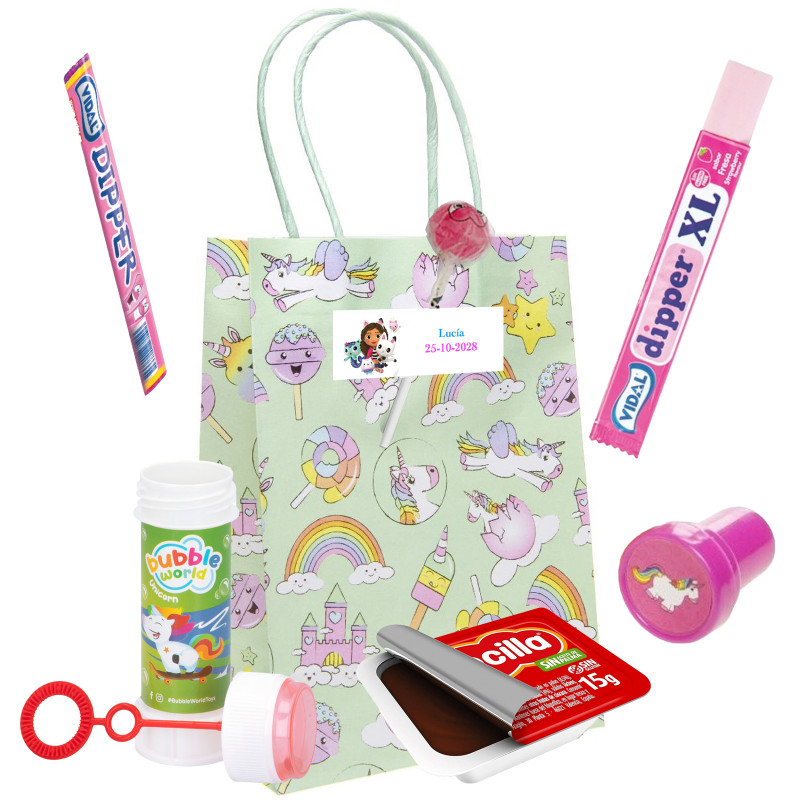 Gabby gato détail enfantin avec sac de licornes et friandises