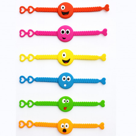 Détails d'Emojis pour enfants avec un verre Nocilla et des accessoires amusants