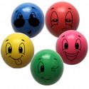 Emojis sac de cadeau avec livre à colorier, crayons, balle et bonbon.