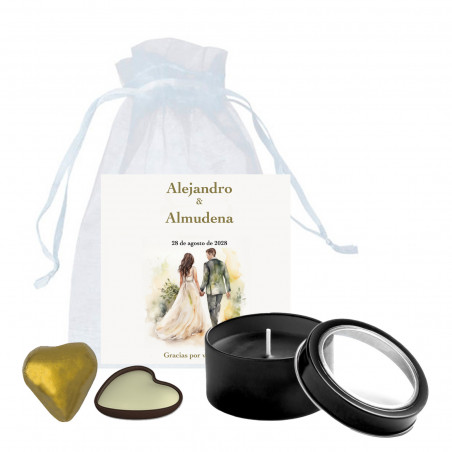 Bougie aromatique en boîte noire et chocolat en forme de cœur avec carte personnalisée dans un sac en organza pour un cadeau de