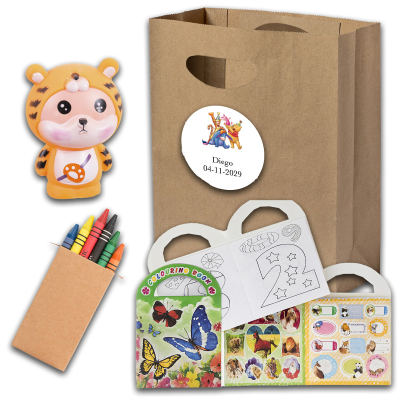 Détail éducatif pour enfants winnie l ourson avec des activités à colorier et à jouer
