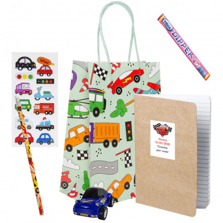 Sac cars avec des détails et des friandises pour une fête d enfants