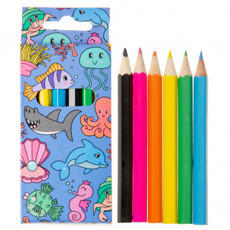 Crayons de couleur en boîte en carton