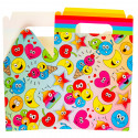 Emojis boîte cadeau pour invités avec jeux, autocollants et friandises.