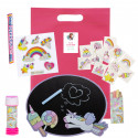 Gabby Gato tableau avec craies, bulles de savon, autocollants et tatouages dans un sac fuchsia
