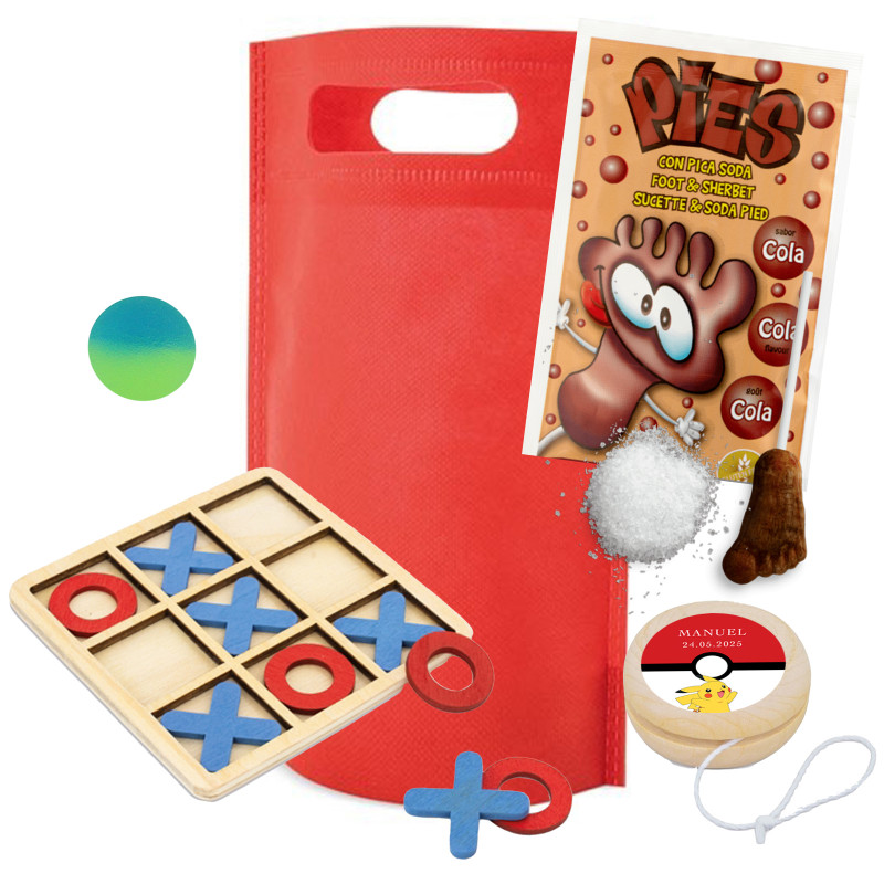 Détails Pokémon pour invités avec jeux en bois et bonbons.