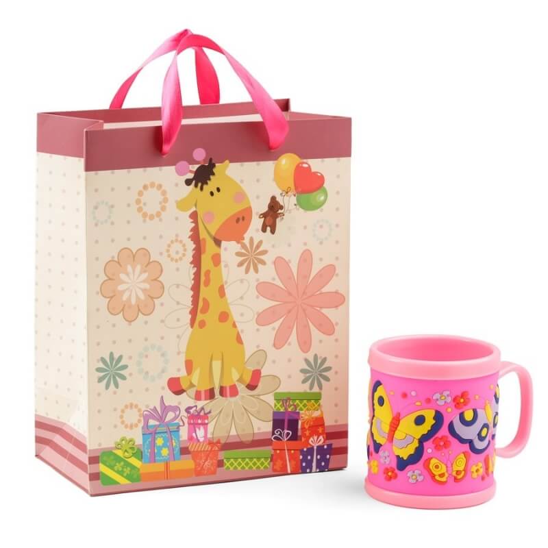 Des tasses pour enfants en cadeau