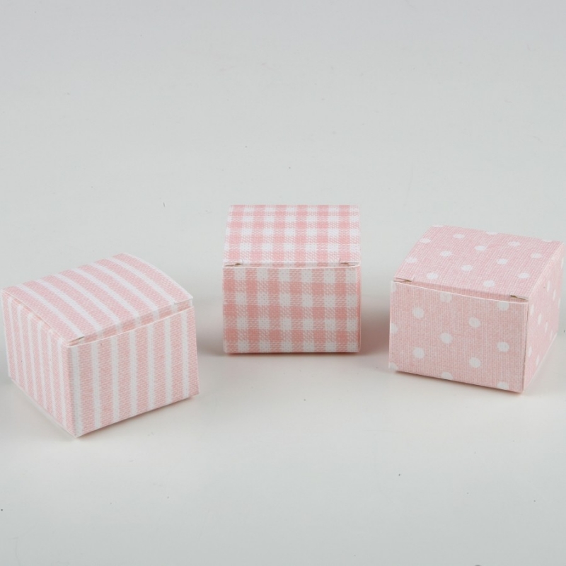 Petites boîtes carrées couleur