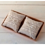 Plateau en kraft avec 2 coussins pique-aiguilles en dentelle ivoire