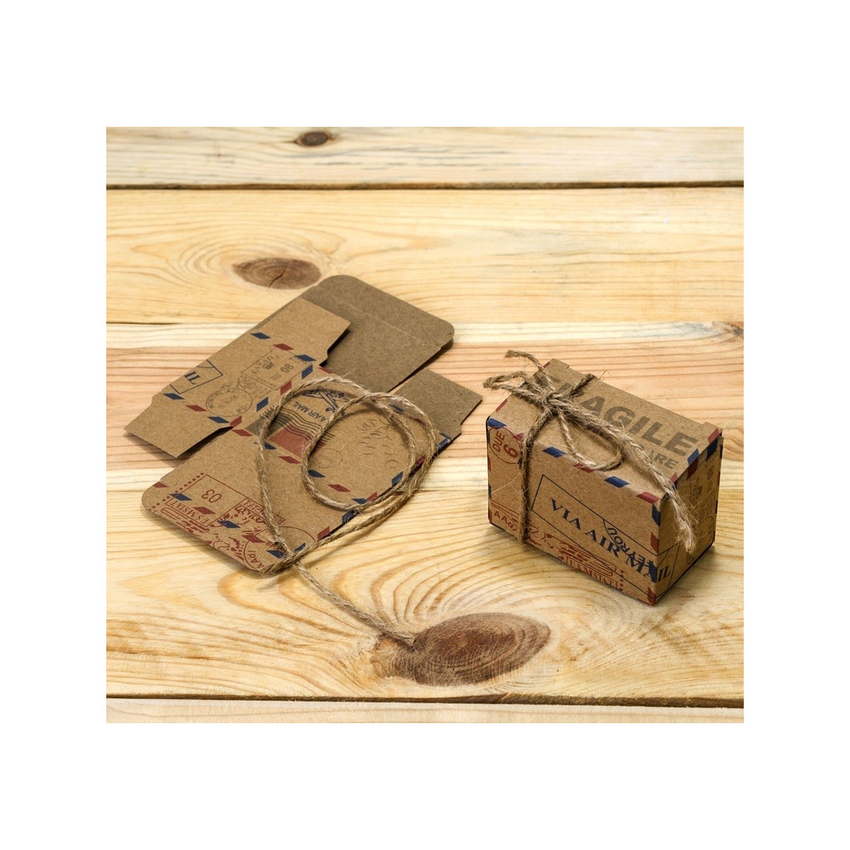 Boîte airmail avec cordon rustique